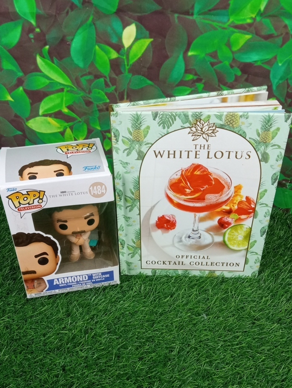 🏠 Official The White Lotus Cocktail Collection Book